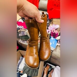 Girls boots size 11